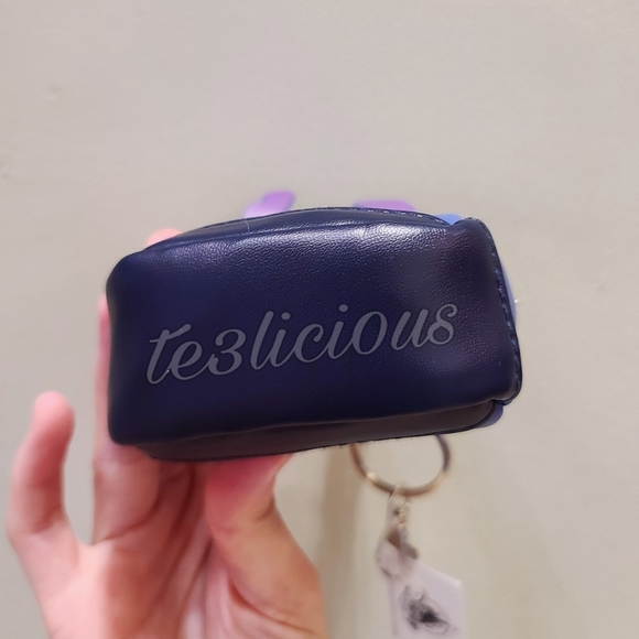 DISNEY PARKS STITCH COIN POUCH KEYCHAIN - Picture 7 of 7